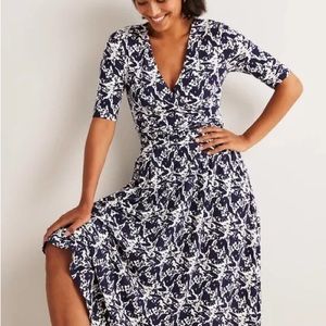 NWT BODEN RUCHED WAISTED JERSEY MIDI IN FRENCH NAVY TULIP TERRACE
WOMENS 10